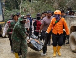 Hari Ke-5 Penanganan Banjir Bandang, Karo Ops Polda Papua Barat Tinjau Lokasi Bencana di Pegunungan Arfak