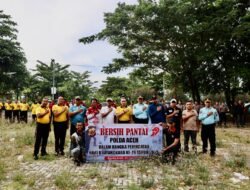 Sambut Hari Bhayangkara, Polda Aceh Gelar Aksi Bersih Pantai di Ulee Lheue