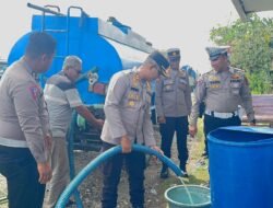 Momen Hari Bhayangkara, Polres Aceh Utara Salurkan Air Bersih Gratis untuk Warga Pesisir