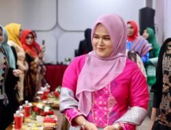 Ketua Staf Ahli TP-PKK Aceh Hadiri Parade Hari Kebaya Nasional 2025 di Banda Aceh