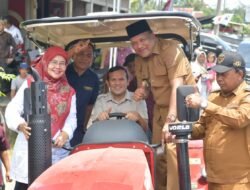 Wagub Fadhlullah Distribusikan Traktor dan Pompa Air ke 3 Kabupaten, Tegaskan Arahan Presiden