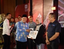 Wagub Aceh Anugerahkan Penghargaan untuk Wartawan Peliput Proses Perdamaian