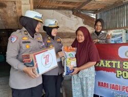 Peringati HUT Ke-77, Polwan Polda Aceh Gelar Baksos dengan Menyalurkan Sembako untuk Warga