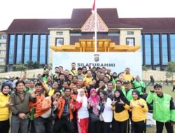 Perkuat Silaturahmi, Polisi dan Ojol Olahraga hingga Makan Bersama di Polda Riau