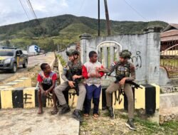 Sentuhan Humanis Satgas Ops Damai Cartenz Bersama Anak-Anak di Paniai