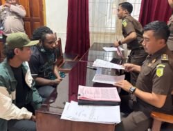 Satgas Ops Damai Cartenz Gelar Serah Terima Tahap II Tersangka Yetien Enumbi dan Barang Bukti di Nabire.