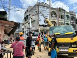 Personel Brimob Kawal Penormalan Listrik di Aceh Tamiang