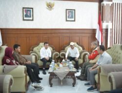 Wagub Fadhlullah Terima Bantuan Jambi untuk Korban Banjir Aceh