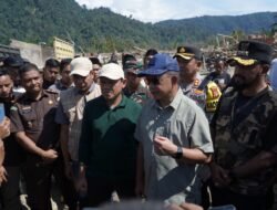 Wagub Aceh Dampingi Mendagri Tinjau dan Serahkan Bantuan Korban Banjir