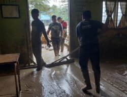 DPW Hidayatullah Aceh dan BMH Bersihkan Ruang Kelas SMPN 1 Karang Baru Pascabanjir