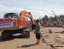 Alat Berat Bantuan Wakapolri Buka Akses Jalan Antar Dusun di Gampong Lubok Pusaka