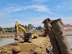 Pasca Banjir Pidie Jaya, Jembatan Meureudu yang Terputus Kini Hampir Rampung Diperbaiki