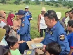 Aksi Kemanusiaan Pilot dan Kru Helikopter Salurkan 145 Al-Qur’an untuk Anak-Anak Terdampak Banjir di Aceh Tamiang
