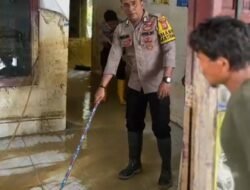 Polisi dan PLN Bersinergi Bersihkan Polindes Pasca Banjir Bandang di Aceh Tamiang