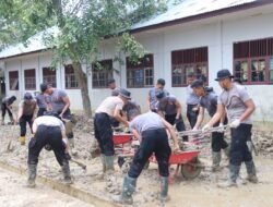 Brimob Polda Banten Bersihkan SMA Negeri 1 Tanah Jambo Aye, Wujud Nyata Komitmen Polri Dukung Dunia Pendidikan