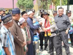 Kapolda Aceh Serahkan 300 Kasur dan Dana Tunggu Hunian untuk Korban Bencana di Ketambe