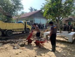 Hari Ketiga, Personel Polres Aceh Utara dan BKO Brimob Polda Banten Teruskan Pembersihan di Yayasan Pendidikan Terpadu Al Azhar