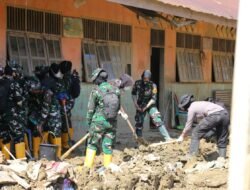 Bersihkan SD Negeri 4 Kuala Simpang, Taruna Ingin Siswa Bisa Segera Bersekolah Normal