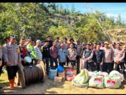 Tembus Medan Sulit, Polres Aceh Tengah Distribusikan Sembako dan Sling Baja ke Kemukiman Jamat