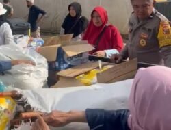 Polri Salurkan Bantuan Sembako untuk Warga Terdampak Banjir Bandang di Gurun Laweh