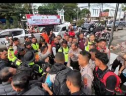 Kapolres Aceh Tengah Terobos Medan Ekstrem, Kembali Salurkan Bantuan ke Kampung Terisolir di Kecamatan Bintang