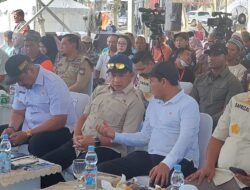 Wagub Aceh Dampingi Mendagri Serahkan Bantuan Perbaikan Rumah Korban Bencana di Aceh Tamiang