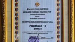 Kadivpropam Polri Anugerahkan Penghargaan Untuk Bidpropam Polda Aceh