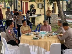 Kapolda Aceh Serahkan Ratusan Paket Daging Meugang kepada Masyarakat dan Awak Media