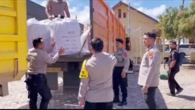 Wujudkan Kepedulian Polri, Polres Aceh Timur Salurkan Bantuan Logistik Kapolri ke 14 Titik Pengungsian Banjir
