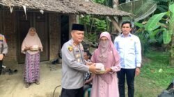 Polres Aceh Utara Berbagi Takjil Door to Door di Gampong Alue Tingkeum
