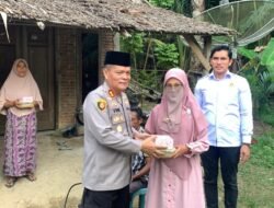 Polres Aceh Utara Berbagi Takjil Door to Door di Gampong Alue Tingkeum