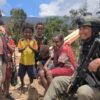 Saat Polisi dan Anak-Anak Papua Tertawa Bersama di Sugapa