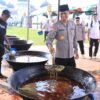 Kapolda Aceh Berbaur dengan Masyarakat di Area Masak Kuah Beulangong Jelang Khanduri Ramadhan