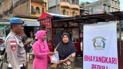 Polsek Cot Girek dan Bhayangkari Bagikan Ratusan Paket Takjil untuk Masyarakat