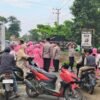 Polsek Baktiya Barat dan Bhayangkari Bagikan Ratusan Takjil, Jangkau Warga Hingga Door to Door
