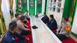 Silaturahmi di Bulan Ramadan ke Pesantren Markaz Al-Ishlah Al-Aziziyah, Kabid Humas Salurkan Kurma Bantuan Kapolda Aceh