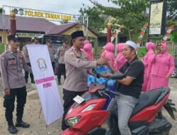 Polsek Tanah Luas dan Bhayangkari Berbagi Takjil serta Santuni Anak Yatim