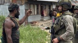 Patroli Humanis Ops Damai Cartenz Hadirkan Senyum dan Rasa Aman bagi Warga Sinak