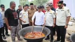 Wagub Aceh, Mendagri, dan Menko PMK Makan Bareng Praja IPDN di Aceh Tamiang
