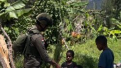 Sentuhan Humanis dan Patroli Dialogis, Satgas Damai Cartenz Hadir Jaga Keamanan di Sinak