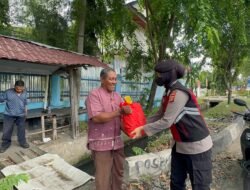 Ditsamapta Polda Aceh Ringankan Tangan Bersedekah dalam Program Jum’at Berkah