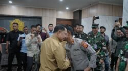 KAPOLDA ACEH SAMBUT KEDATANGAN MENDAGRI TITO KARNAVIAN DALAM KUNJUNGAN KERJA KE ACEH