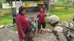 Hangatkan Hati Warga Nduga, Polwan Ops Damai Cartenz-2026 Bangun Kedekatan Melalui Aksi Humanis