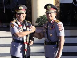 Irjen Pol Marzuki Ali Basyah Serahkan Pataka “Machdum Sakti” kepada Kapolda Aceh Irjen Pol. Ruddi Setiawan