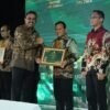 Wakili Gubernur, Fadhlullah Terima Trofi Juara Utama Anugerah Adinata Syariah 2026