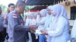 Sebagai Wujud Kepedulian Pimpinan, Kapolres Aceh Utara Berikan Tali Asih Kepada 25 Orang PHL