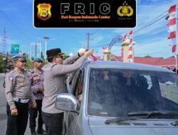 Tumbuhkan Cinta Tanah Air, Kapolres Pidie Bagikan Bendera Merah Putih kepada Pengguna Jalan