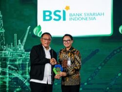 Perkuat Pemberdayaan Masyarakat melalui Green Zakat, BSI Raih Anugerah Utama ESG