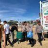 Polisi Bersihkan Sampah Usai Zikir Peringatan HDA di Masjid Raya Baiturrahman