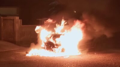 Mobil Fortuner Terbakar Saat Macet di Lamlagang, Polsek Banda Raya Bantu Hubungi Pemadam Kebakaran